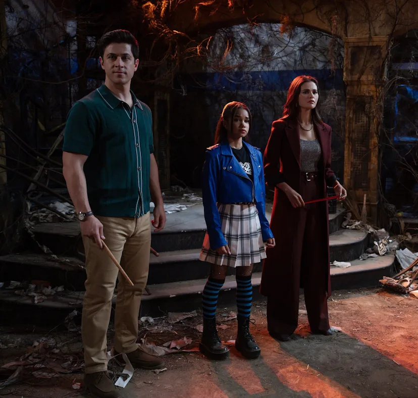 'Wizards of Waverly Place' Season 3 will bring back Gregg Sulkin and mark Selena Gomez's directorial...