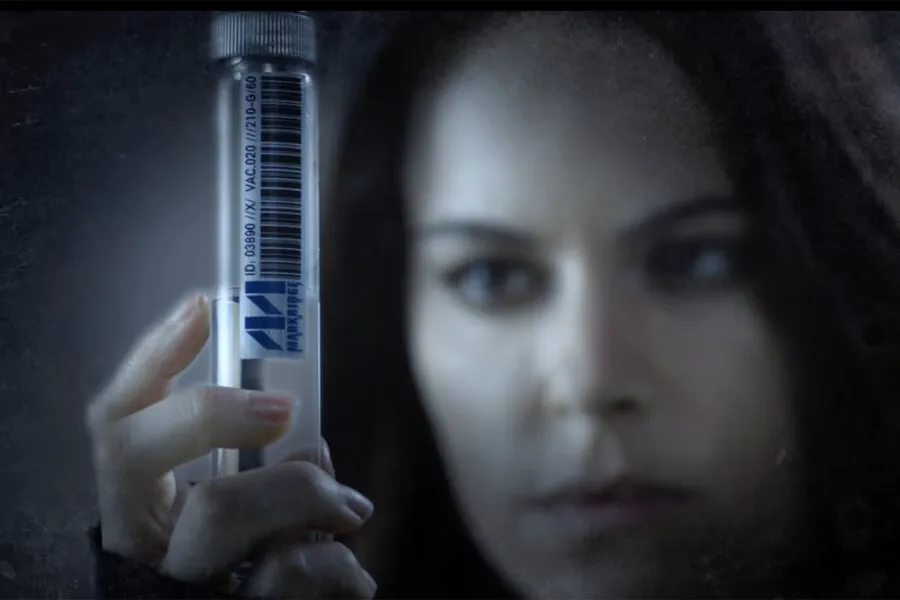 Emily Hampshire as Jennifer Goines in '12 Monkeys' Season 2.