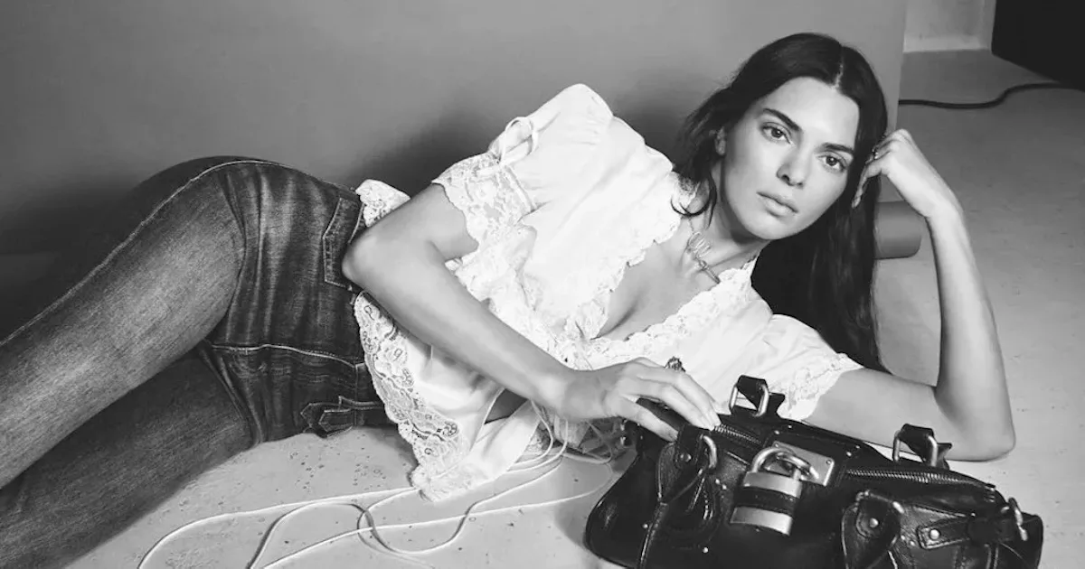 Kendall Jenner, Tate McRae, & More It Girls Are Obsessed With This Y2K-Era Bag