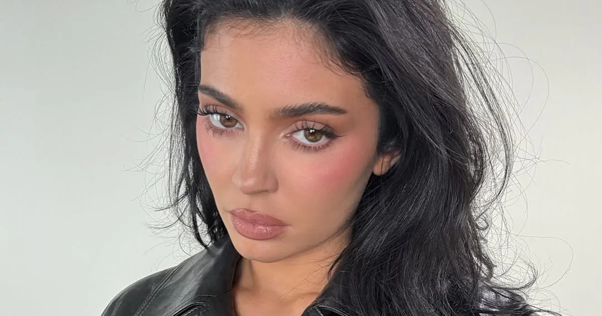 Forget Side Parts & Middle Parts. Messy Parts Win.