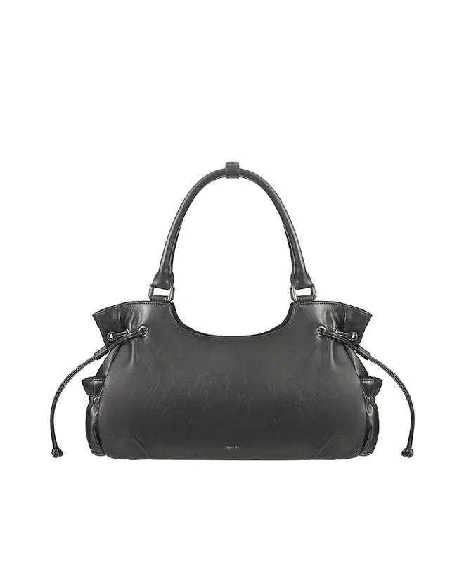 Korean Bag Brand Stand Oil Is Quickly Becoming An It-Girl Favorite Korean Bag Brand Stand Oil Is Quickly Becoming An It-Girl Favorite