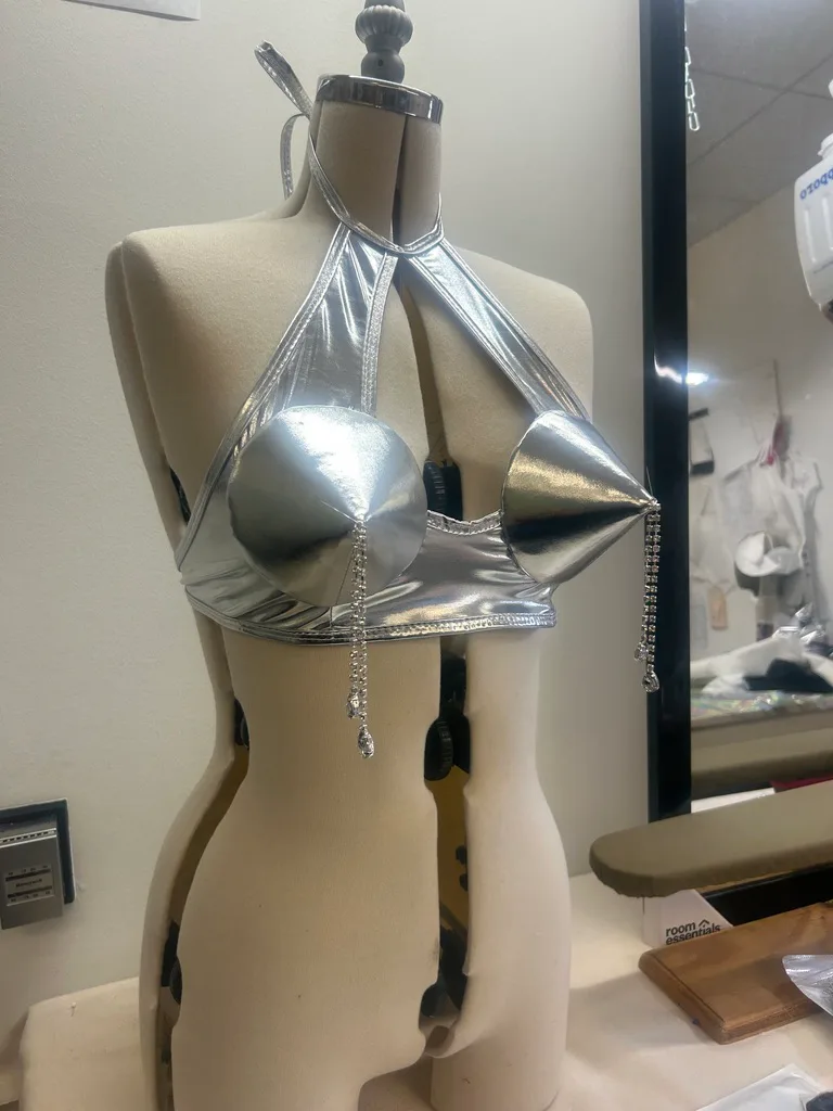 Margo's Got Money troubles costumes
