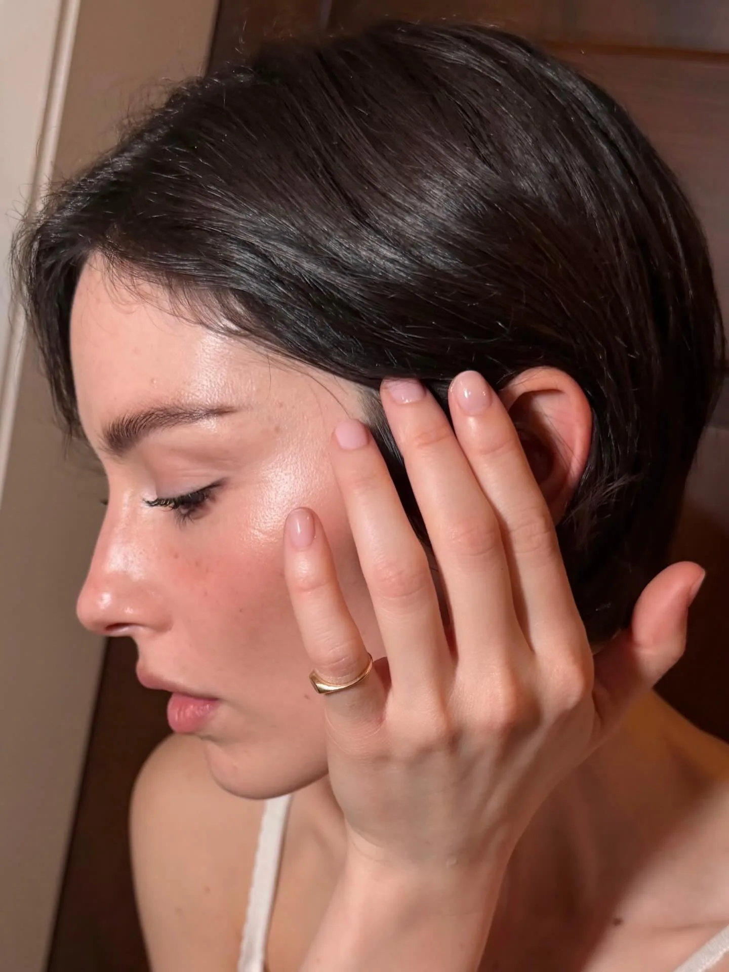 Gracie Abrams with a nude sheer short manicure