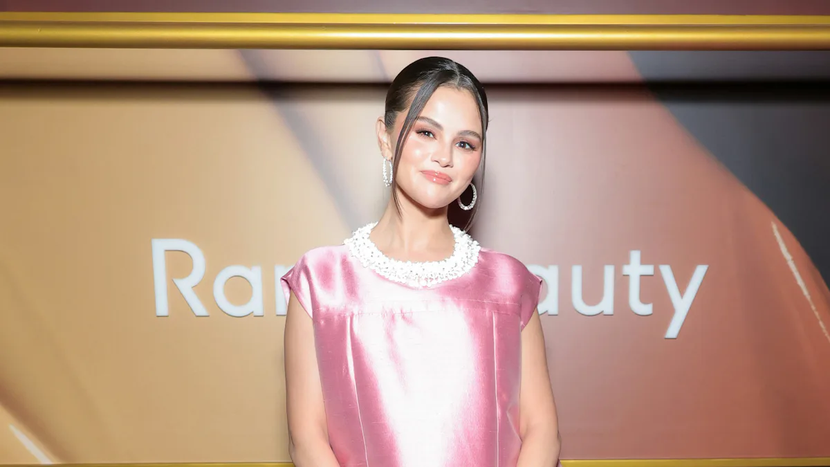 Selena Gomez's Polly Pocket Prada Dress Comes With Built-In Jewelry Selena Gomez's Polly Pocket Prada Dress Comes With Built-In Jewelry