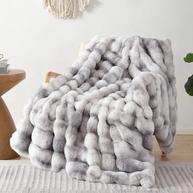 Smoofy Faux Fur Throw Blanket for Couch