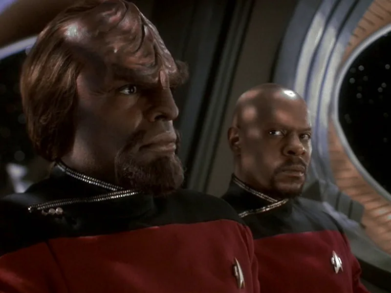 Worf (Michael Dorn) and Sisko (Avery Brooks) in "Rules of Engagement"