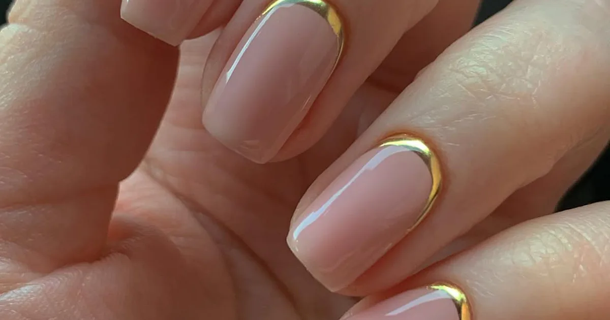 "Reverse French Tips" Make The Classic Mani Feel Fresh Again