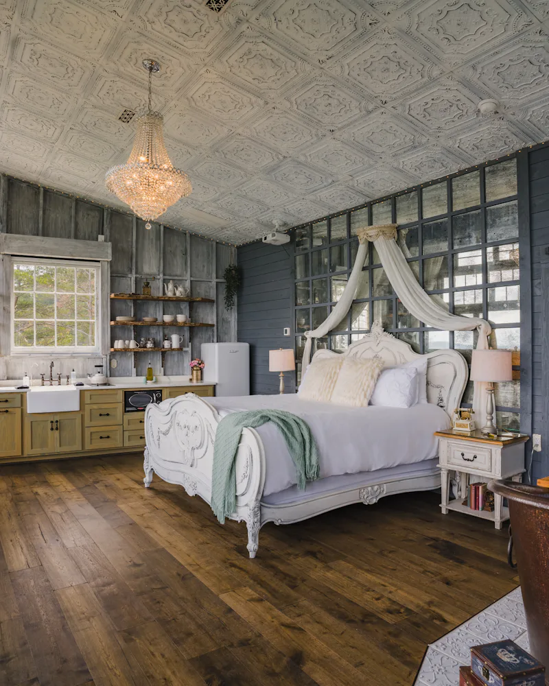 Bolt Farm Tree House