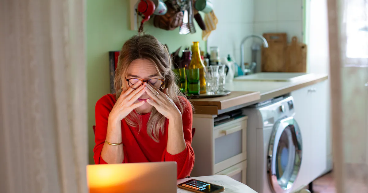What Is "Financial Avoidance"? Experts Say Stress & Shame Play A Big Role