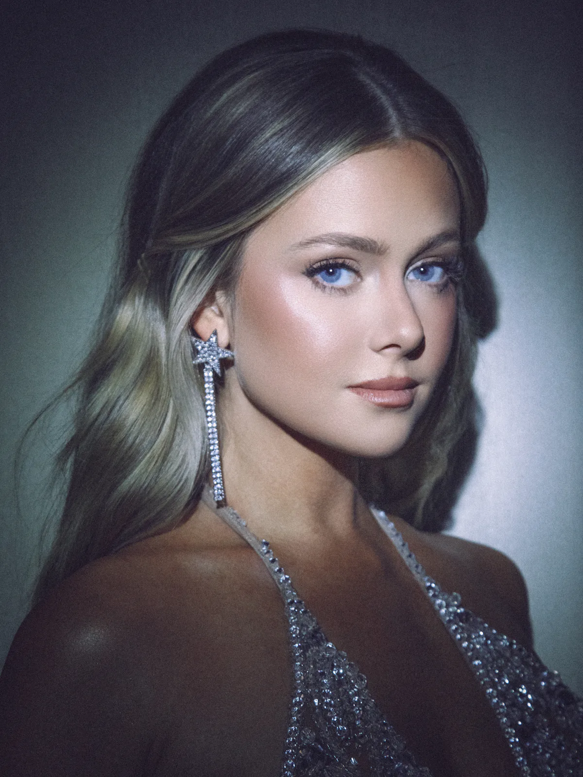 Get Ready With Hannah Godwin Before Hosting The ACMs Red Carpet