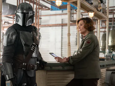 Din Djarin (Pedro Pascal) and Colonel Ward (Sigourney Weaver) in The Mandalorian and Grogu