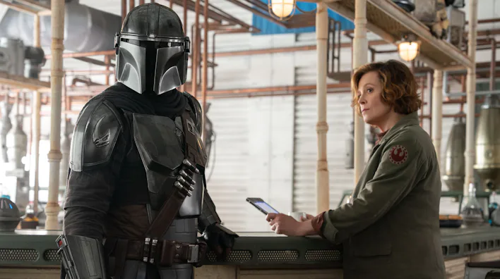 Din Djarin (Pedro Pascal) and Colonel Ward (Sigourney Weaver) in The Mandalorian and Grogu
