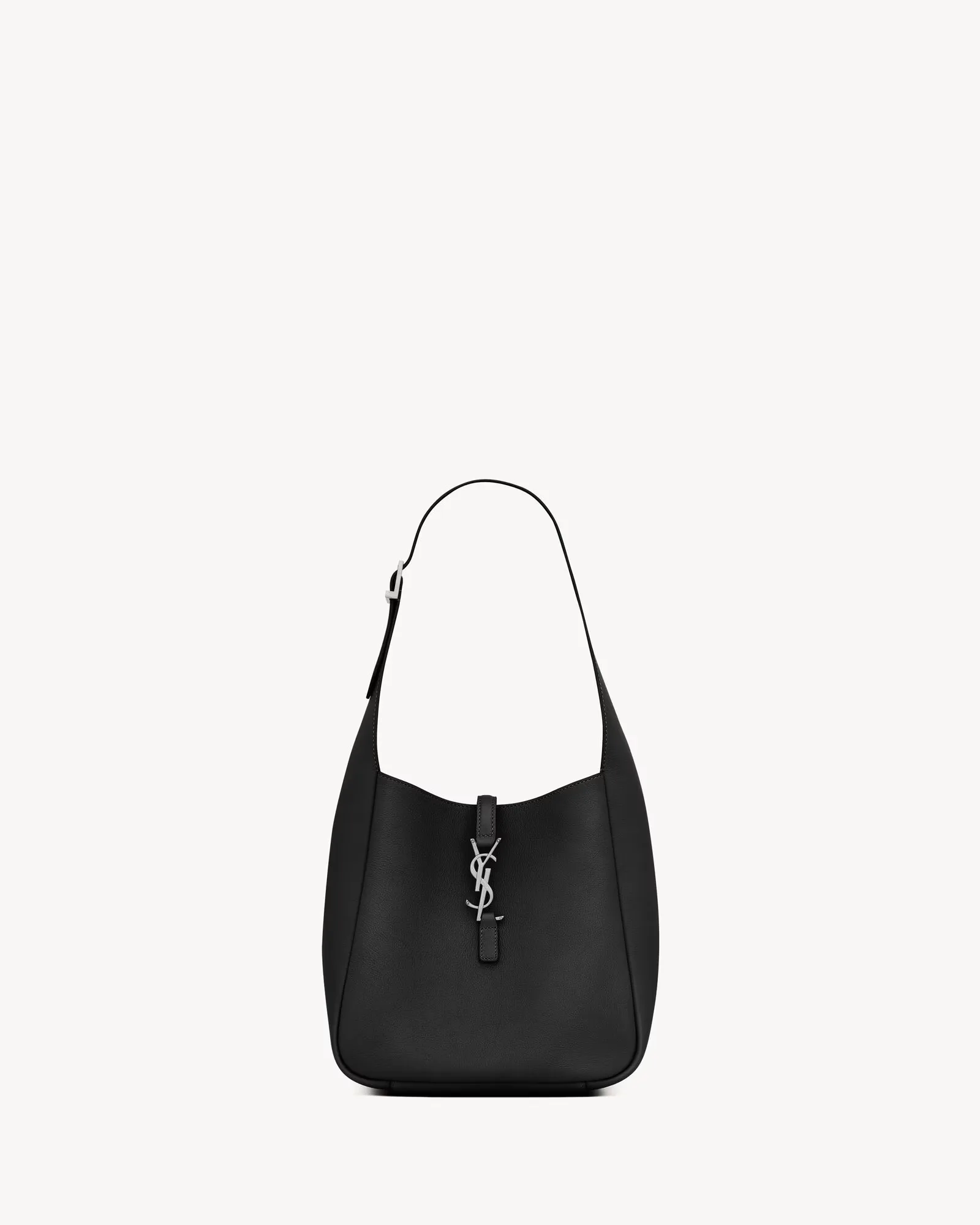 Le 5 À 7 Supple Small Leather Shoulder Bag