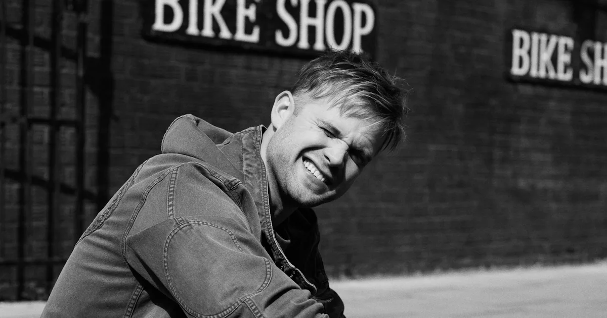 Leo Woodall F*cking Loves It