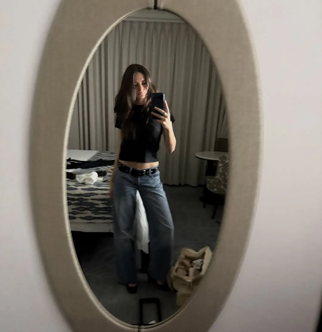 Charlottes Lawrence in a tee and jeans