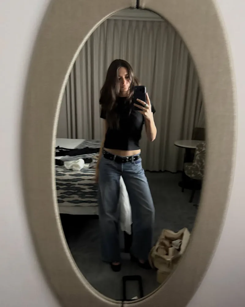 Charlottes Lawrence in a tee and jeans