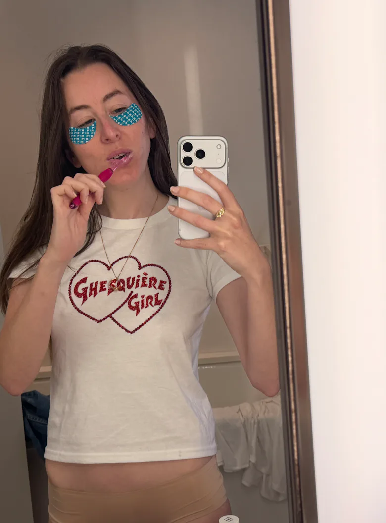 Alana Haim Creates Her Own Merchandise for Her Louis Vuitton Runway Debut Alana Haim Creates Her Own Merchandise for Her Louis Vuitton Runway Debut
