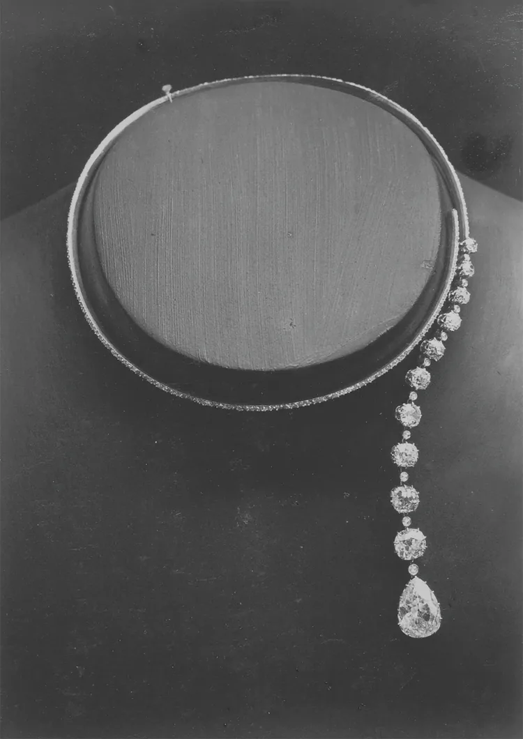 How Boucheron Turned a Question Mark into a High Jewelry Icon How Boucheron Turned a Question Mark into a High Jewelry Icon