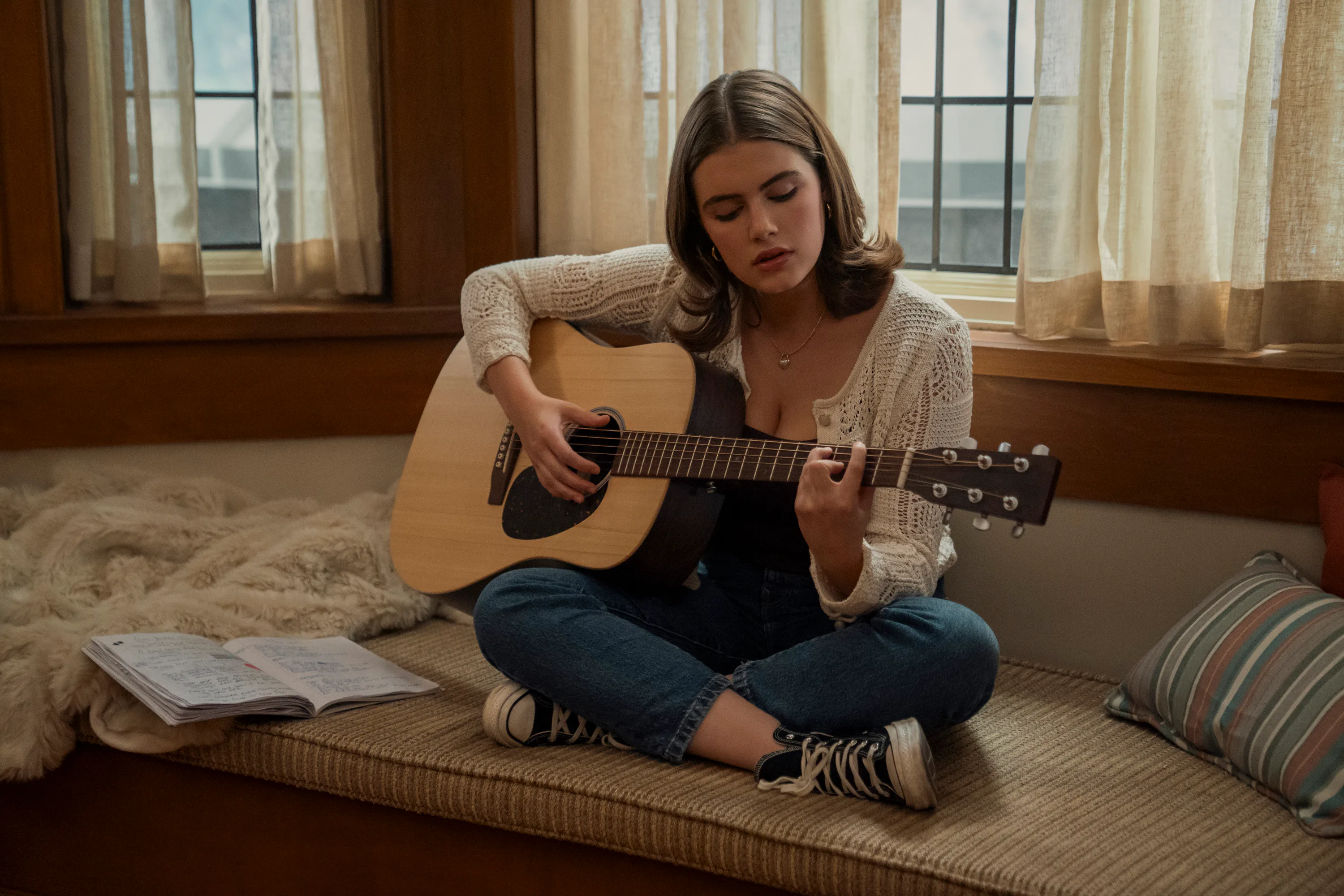 Ella Bright as Hannah in Off Campus. Photo via Prime Video