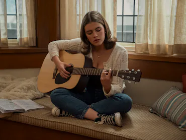 Ella Bright as Hannah in Off Campus. Photo via Prime Video