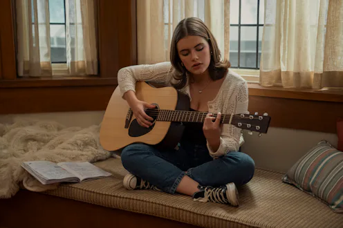 Ella Bright as Hannah in Off Campus. Photo via Prime Video