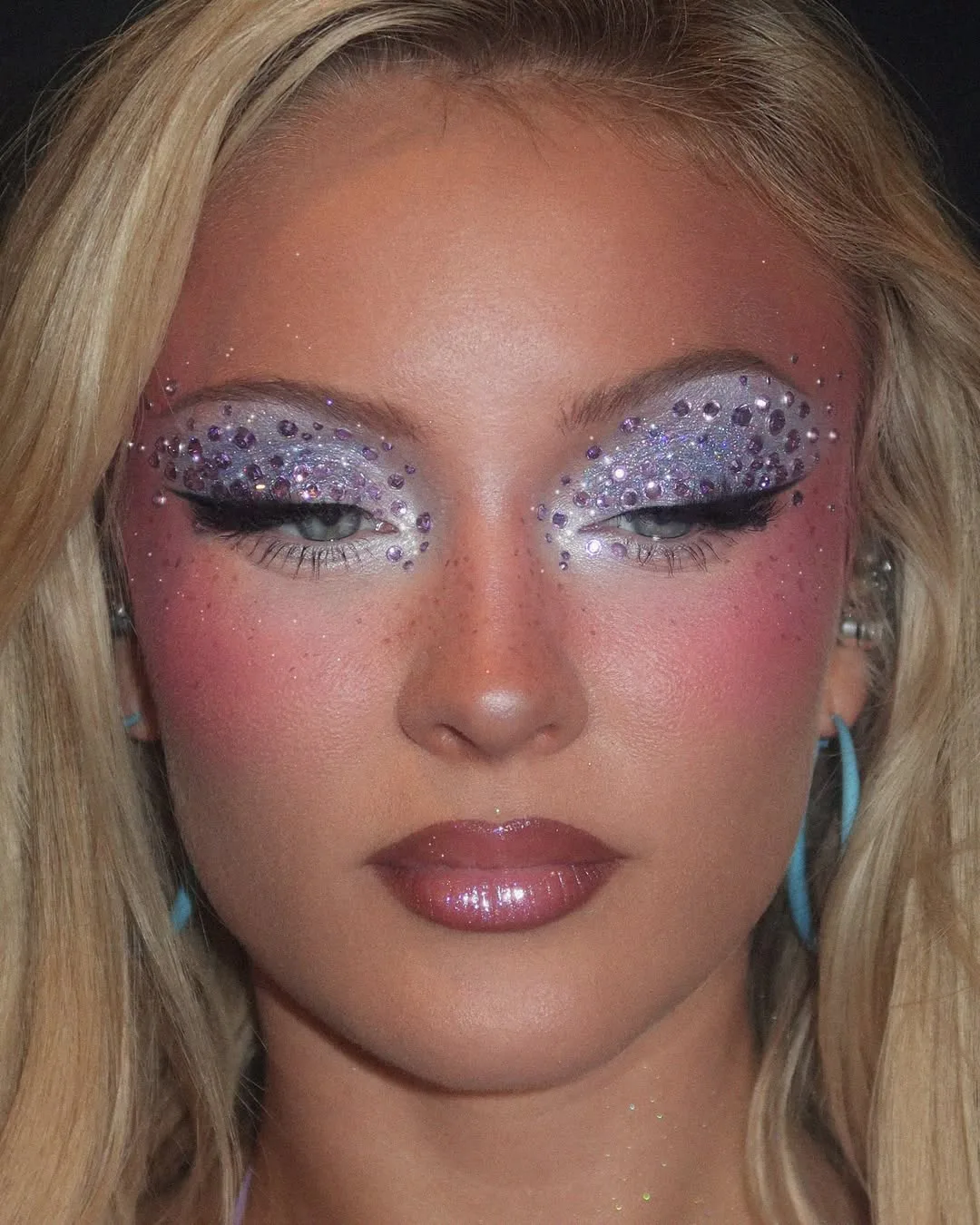 how to apply faux freckles