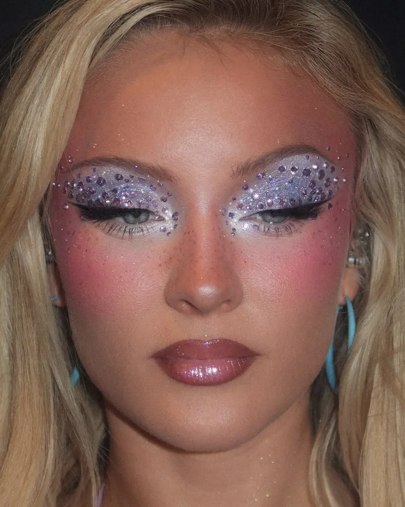 how to apply faux freckles