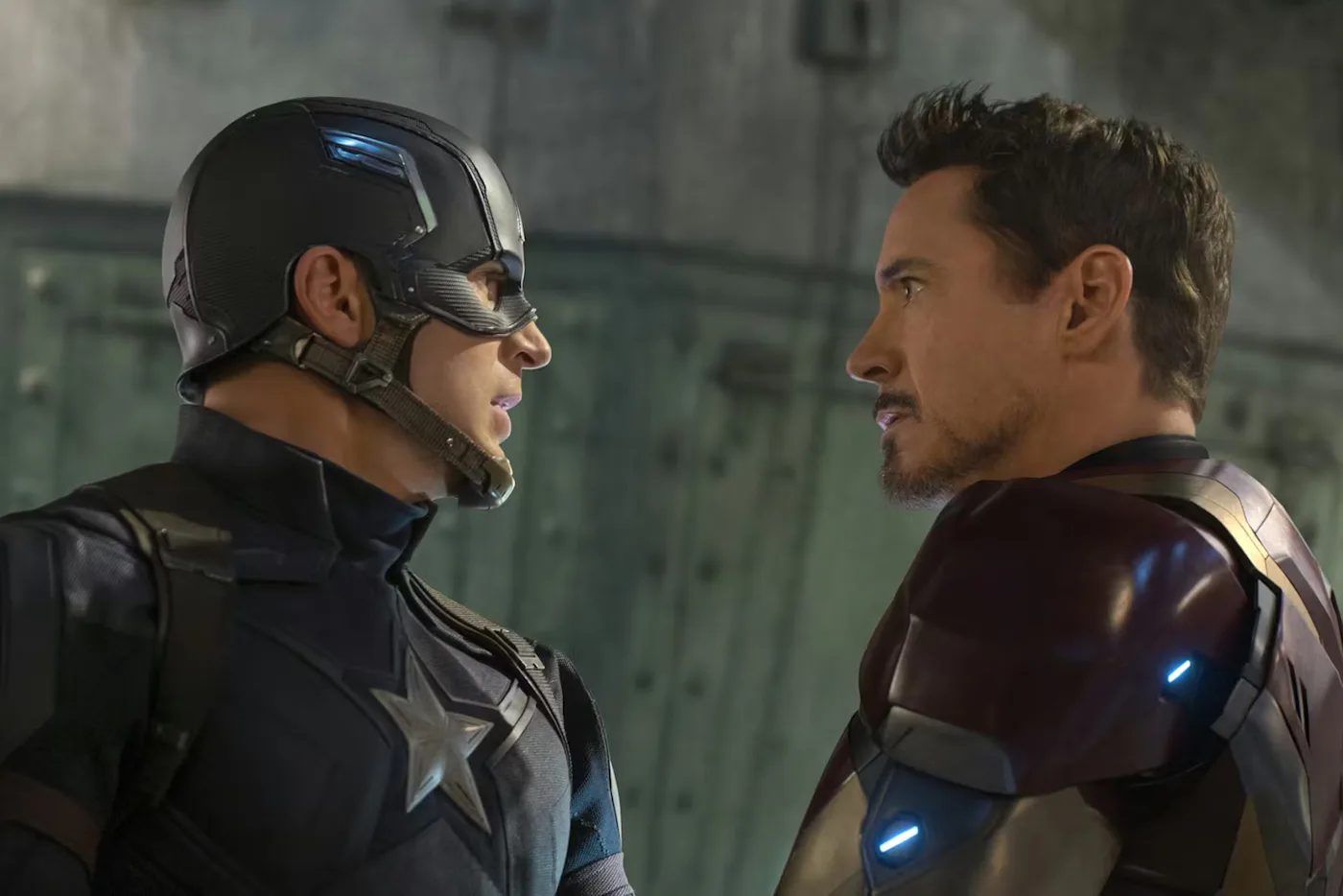 Steve Rogers/Captain America (Chris Evans) and Tony Stark/Iron Man (Robert Downey Jr.) in Captain America: Civil War