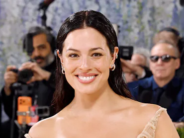 Behind Ashley Graham's 2026 Met Gala beauty look.