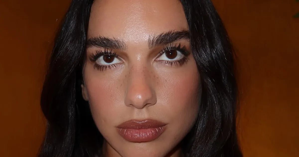 Summer's "Wet Lashes" Trend Makes Glossy, Slightly Clumpy Mascara Look Chic