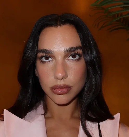 Experts sound off on the "wet lashes" trend, which is all about high-gloss, intentionally messy masc...