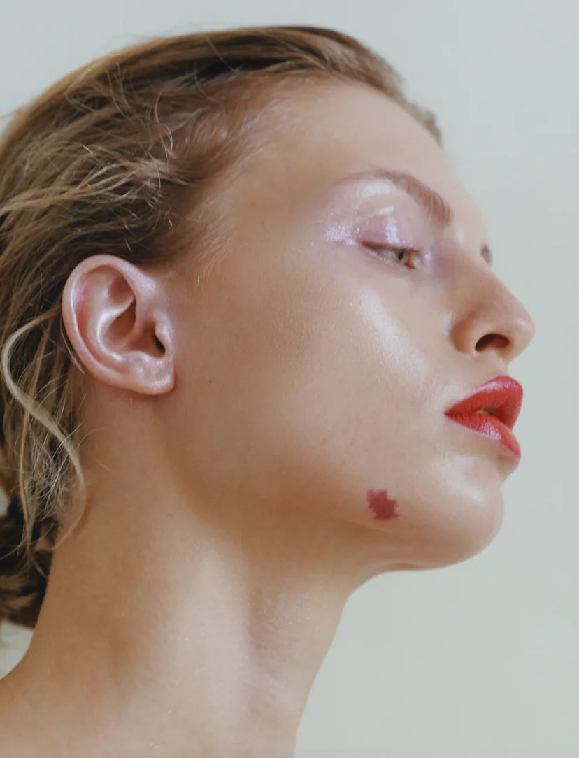 A model with dewy makeup