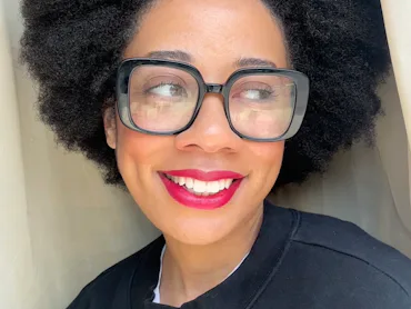 Guerlain KissKiss Honey-Infused Intense Lipstick Review