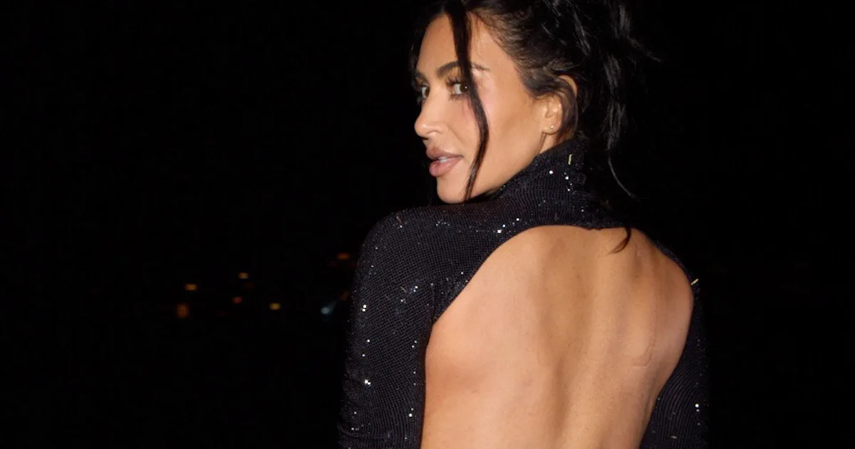 Kim Kardashian zeigt sich freizügig in Guccis String-Kleid