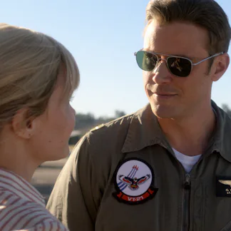 Michael Dorman and Sarah Jones as Tracy and Gordo in 'For All Mankind.'