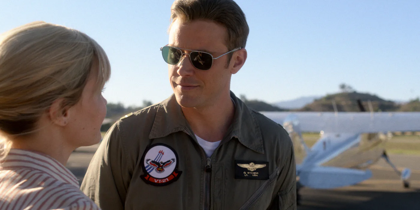 Michael Dorman and Sarah Jones as Tracy and Gordo in 'For All Mankind.'