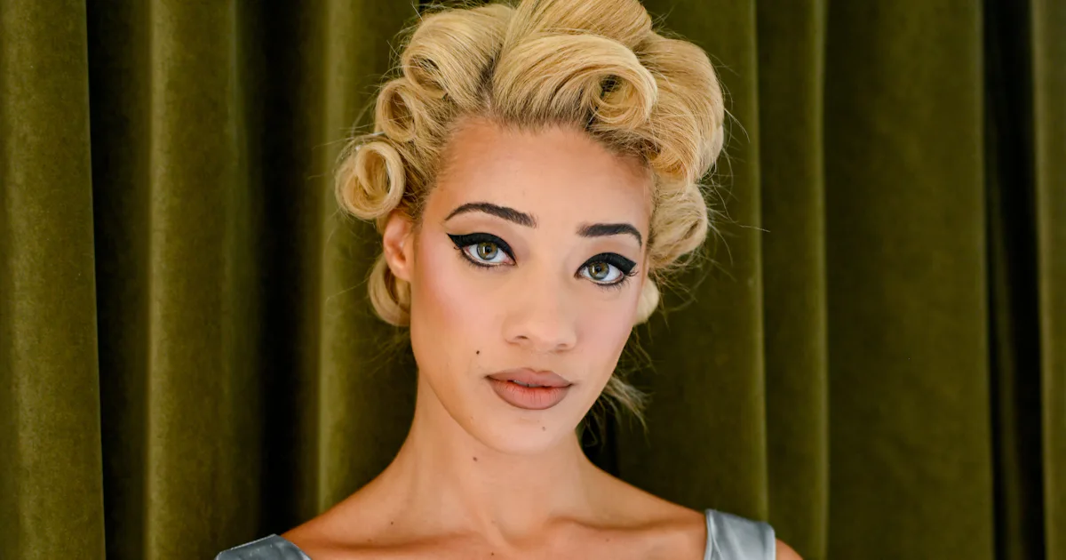 Reign Judge Was A Vintage Vixen For Her Very First Live Performance