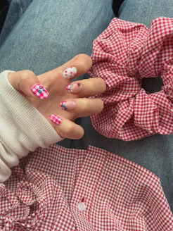 Gingham nails bring picnic-core energy to your fingertips.