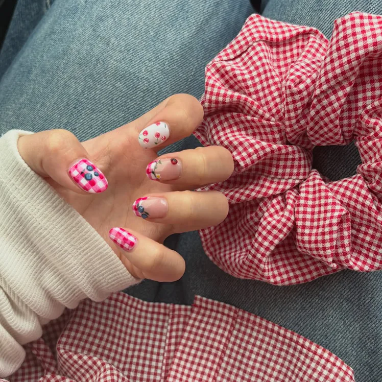 Gingham nails bring picnic-core energy to your fingertips.