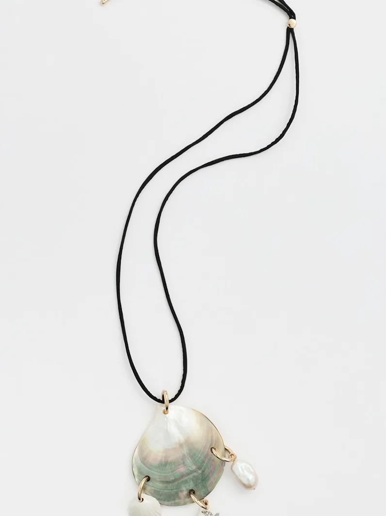 Shell Pendant Necklace