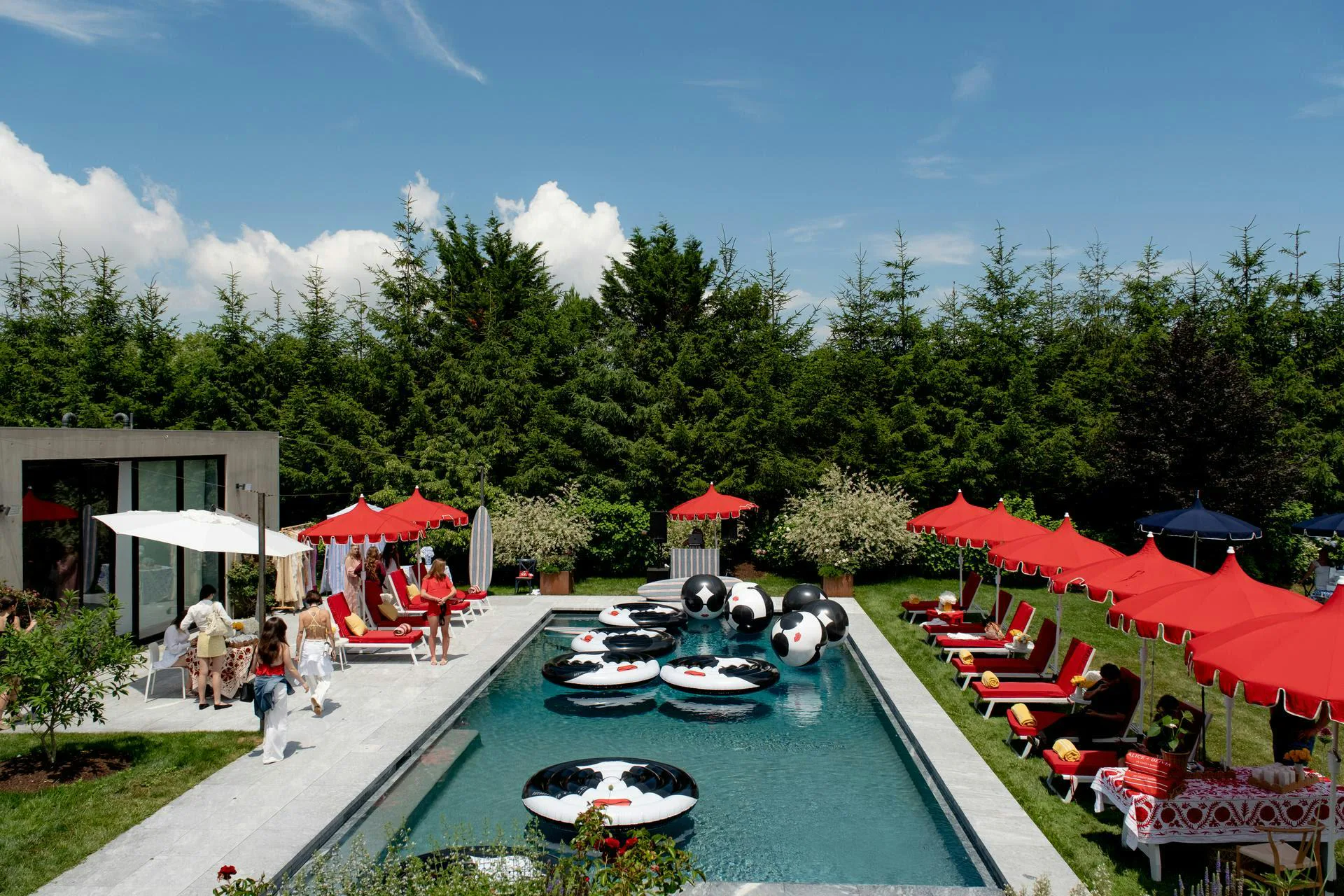 Alice + Olivia Hamptons pop-up