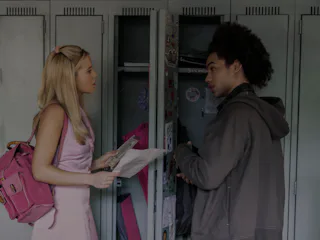 'Elle's Zac Looker describes how Dustin is similar to 'Legally Blonde's Emmett.