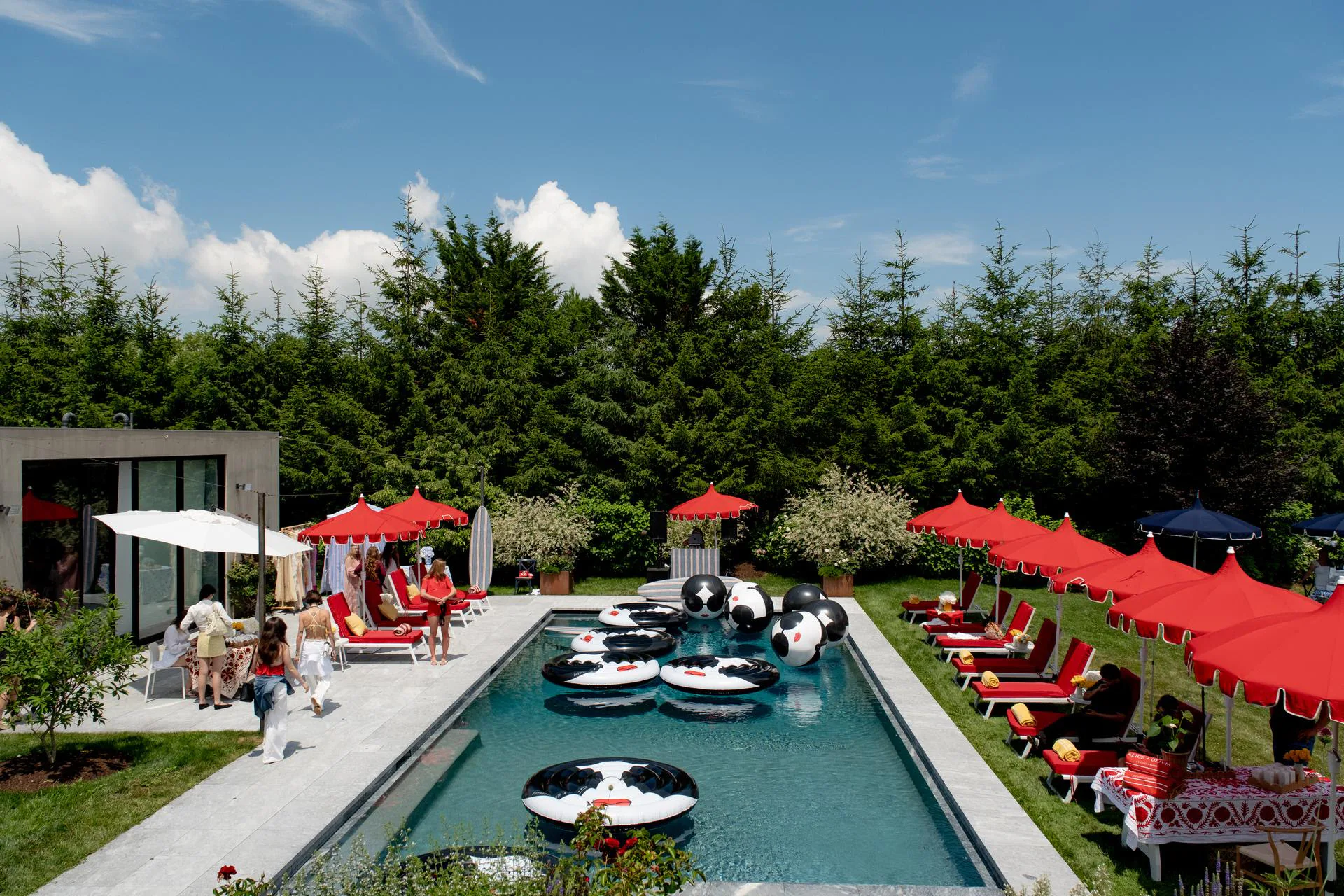 Alice + Olivia Hamptons pop-up
