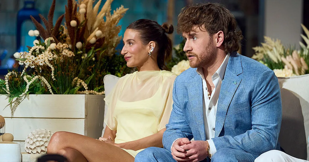 Amanda Batula's Hairstylist Explains The Reunion Bun Everyone Hates