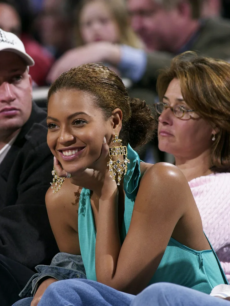 Beyoncé at an NBA game