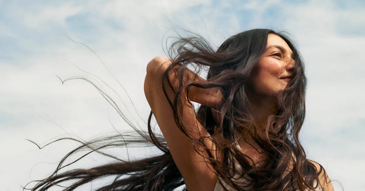Olivia Wilde's Hairstylist Gave Y2K Wave Sprays A Makeover