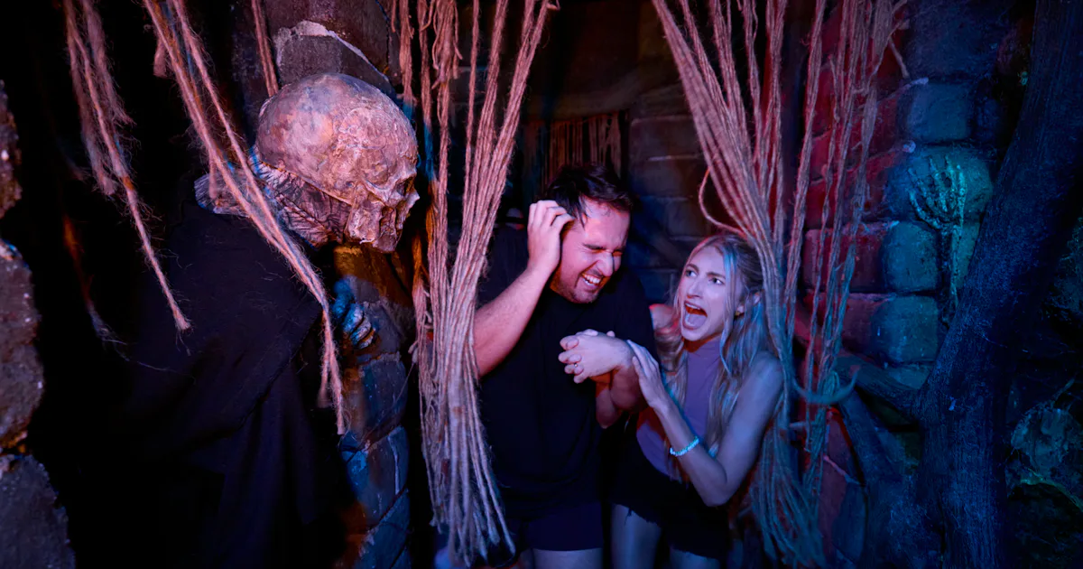 First Time At Halloween Horror Nights? Tips For The Midlife Crowd
