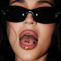 Kylie Jenner wears her Meta Sunfire Glasses.