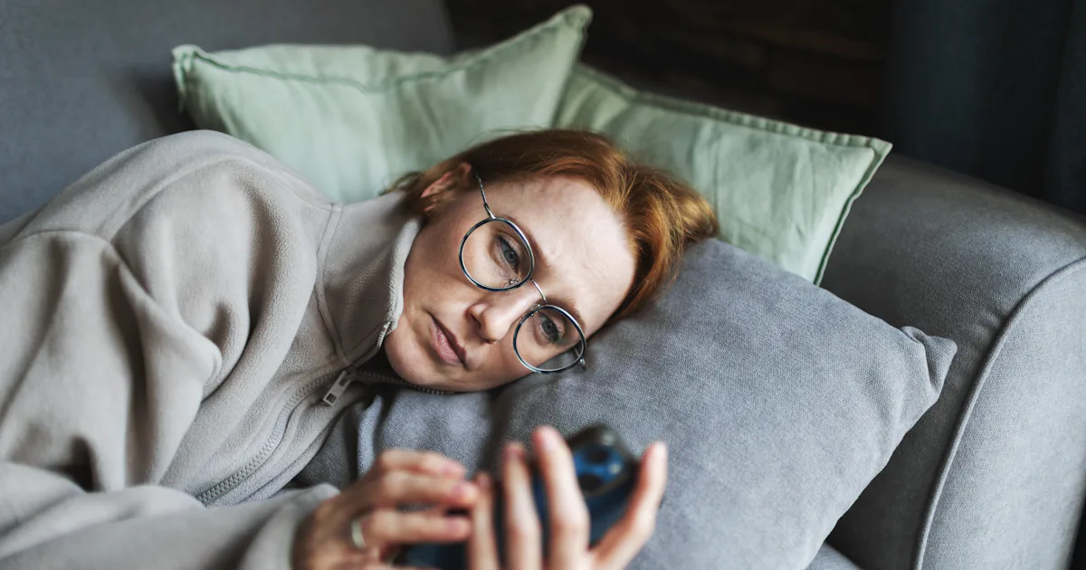 Texts To Send Your Mom Friend When She's Drowning (That Aren't