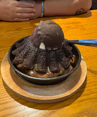 I tried the molten cookie hack from Chili's .
